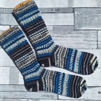 HANDMADE KNITTED SOCKS - Size 7-8 Aspen