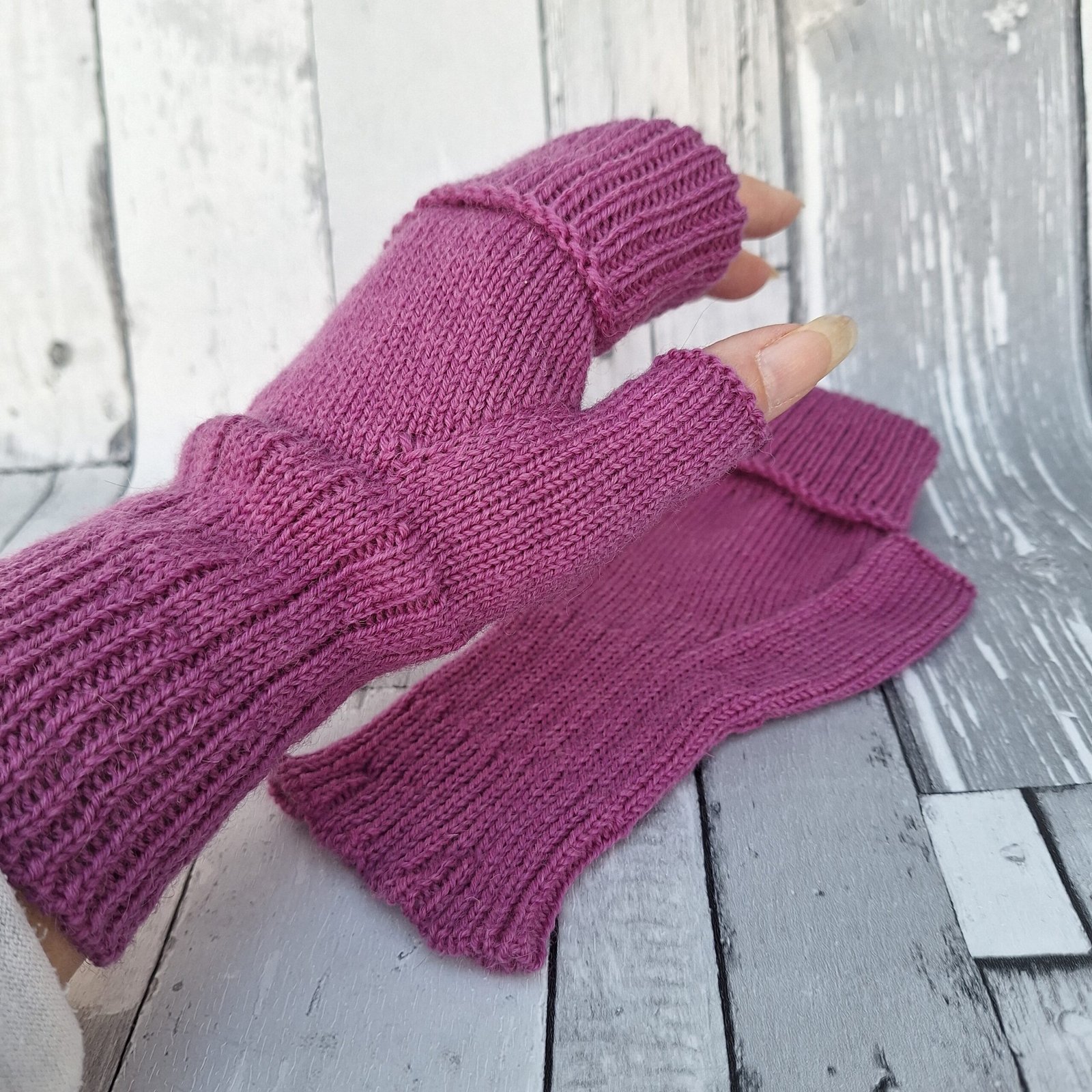 Wristwarmers - Blackcurrant Bomb