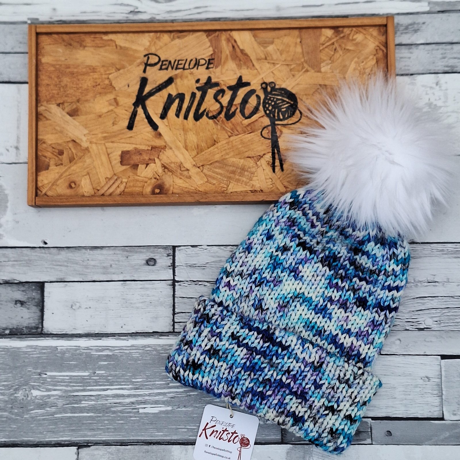 Hand-dyed 100% merino knitted hat - Splash - Image 3