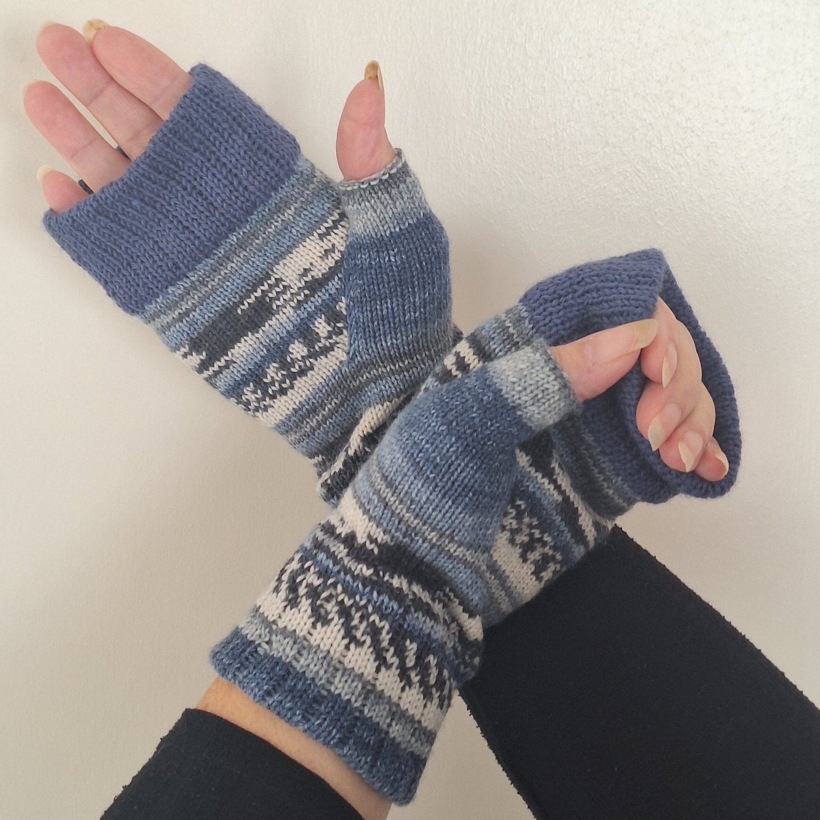 Handmade Knitted Wristwarmers – Winter Tides | Blue, Grey & Cream